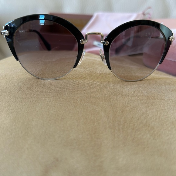 MIU MIU Sunglasses - Picture 9 of 10
